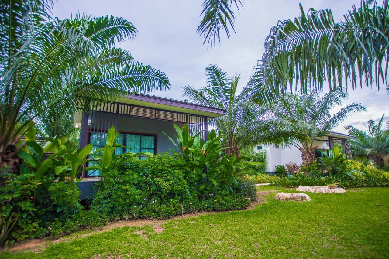 Palm Pran Resort Pranburi Buitenkant foto