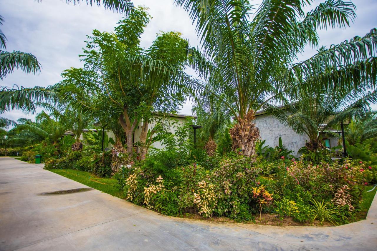 Palm Pran Resort Pranburi Buitenkant foto
